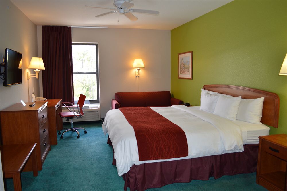 Days Inn & Suites By Wyndham Fort Myers Near Jetblue Park Екстериор снимка