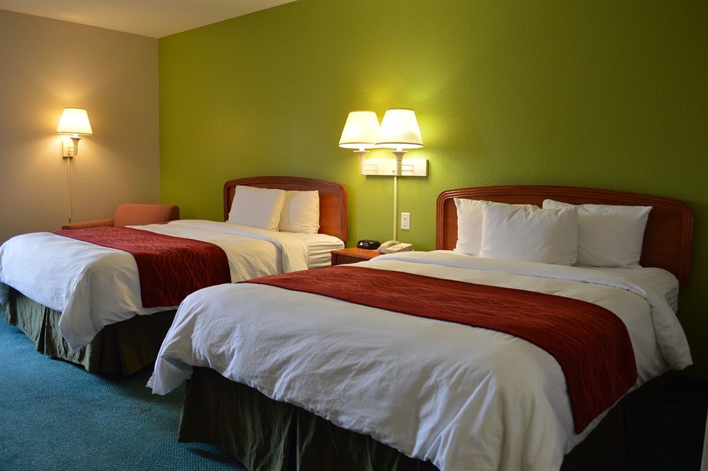 Days Inn & Suites By Wyndham Fort Myers Near Jetblue Park Екстериор снимка