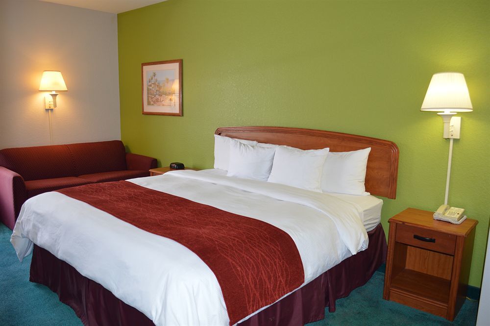 Days Inn & Suites By Wyndham Fort Myers Near Jetblue Park Екстериор снимка